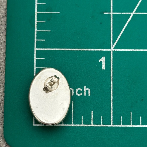 Pink conch sterling silver post earrings - Picture 3 of 7